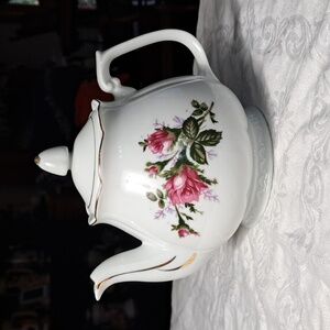 Vintage White Floral Electric Teapot